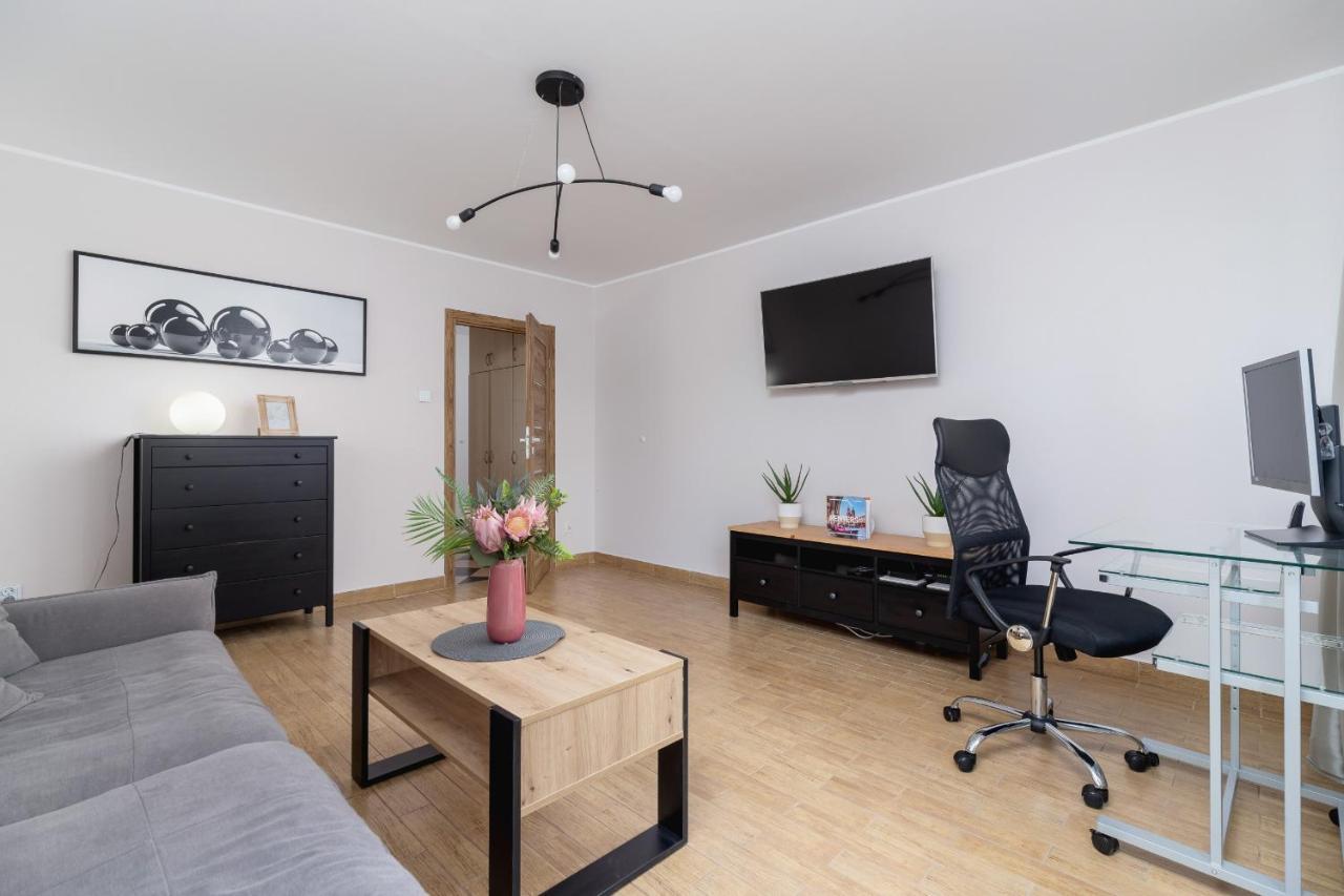 Pleasant Apartment With Terrace Cracow By Noclegi Renters Krakow Dış mekan fotoğraf