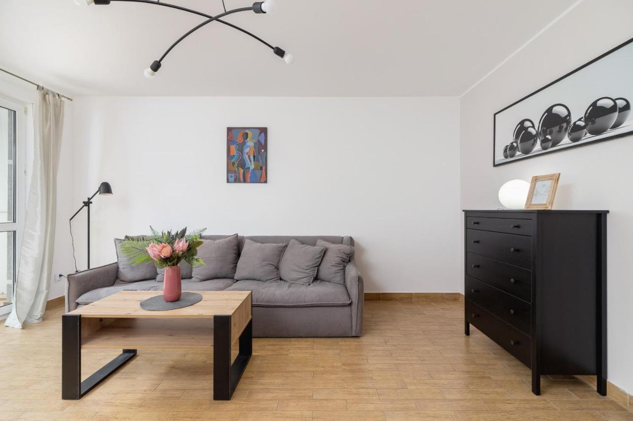 Pleasant Apartment With Terrace Cracow By Noclegi Renters Krakow Dış mekan fotoğraf