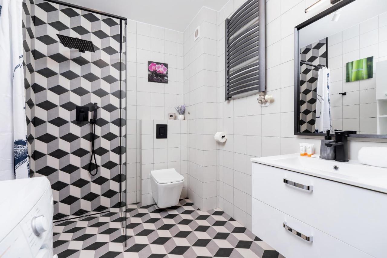 Pleasant Apartment With Terrace Cracow By Noclegi Renters Krakow Dış mekan fotoğraf