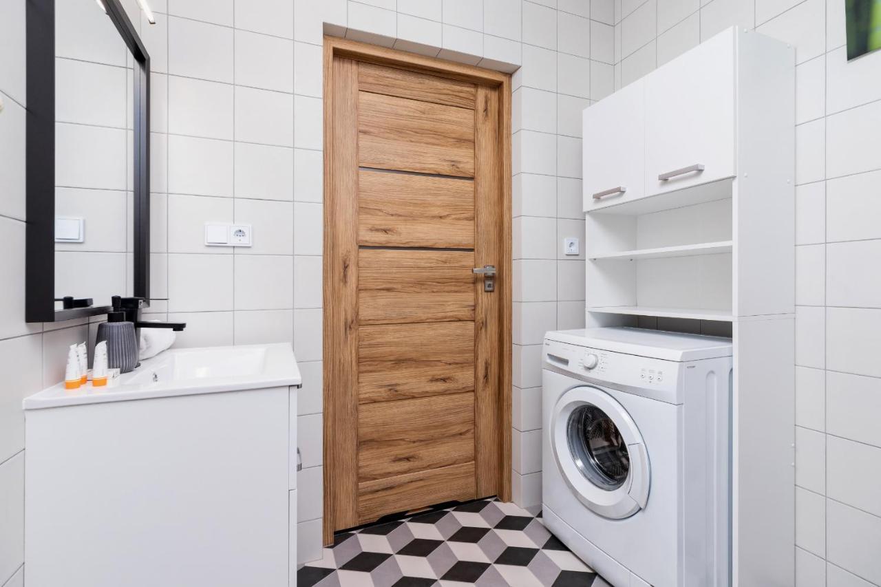 Pleasant Apartment With Terrace Cracow By Noclegi Renters Krakow Dış mekan fotoğraf